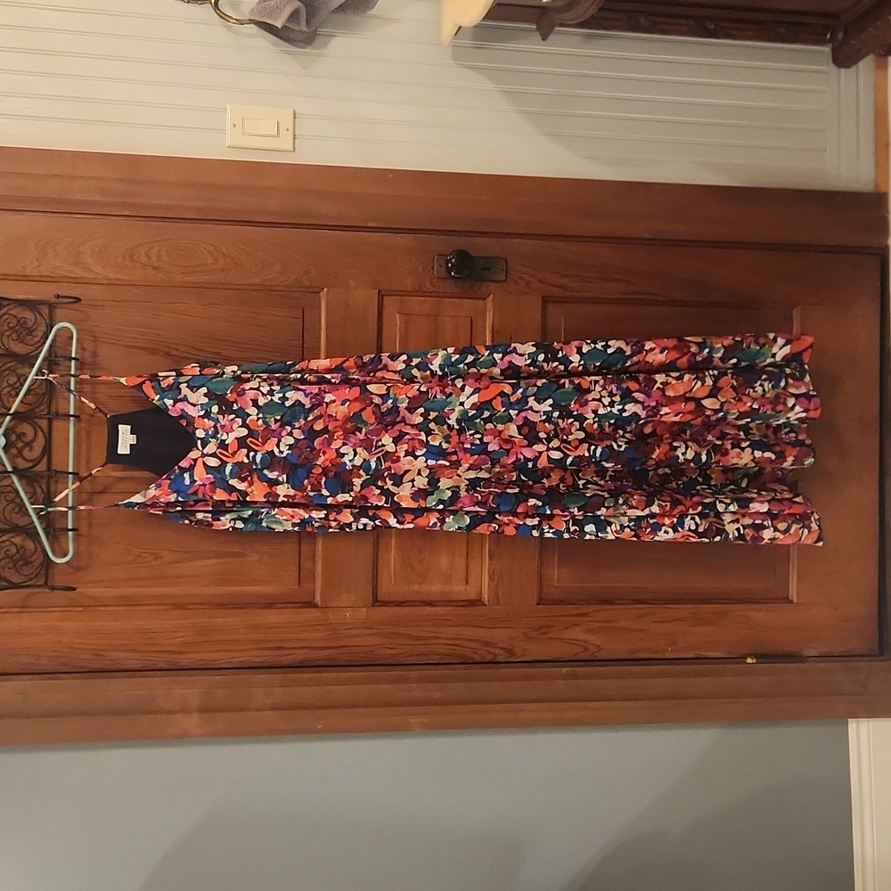 Tahari floral dress with pockets